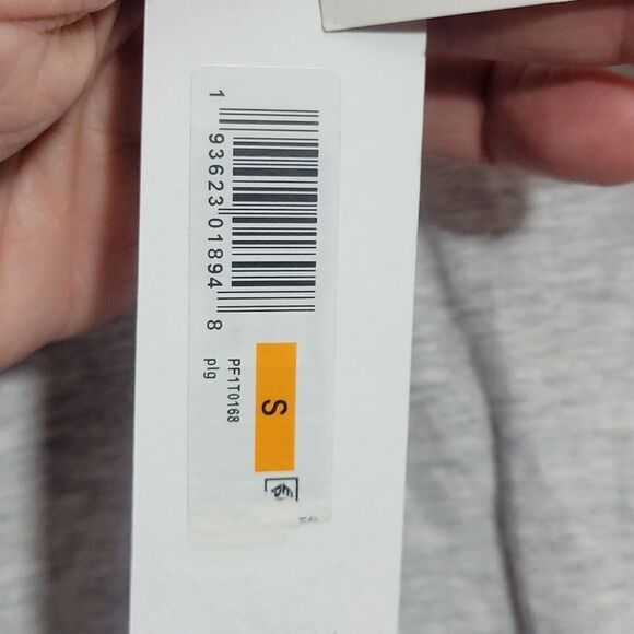 Calvin Klein T-Shirt  - Picture 3 of 10